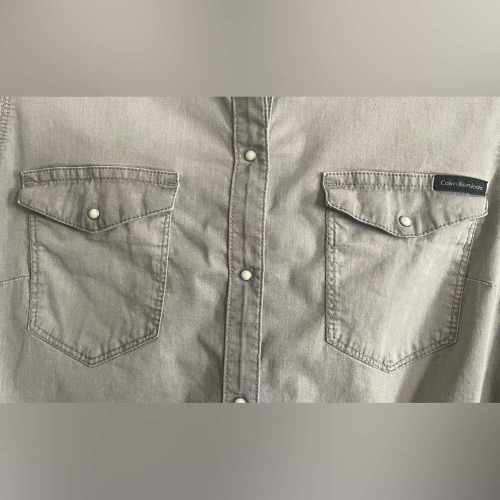Calvin Klein Jeans Gray Long Sleeve Button Down Shirt. Pre-Owned. - Picture 6 of 13
